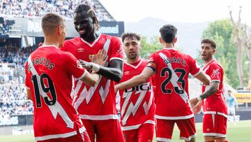 Los jugadores del Rayo celebran el gol de De Frutos en Balaídos.