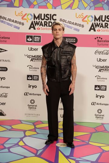 Victor Pérez, posando en el photocall de Los40 Music Awards.