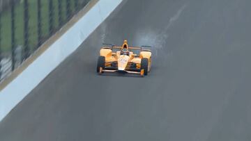 Fernando Alonso at the Indy 500 hits two birds at 350 km/h