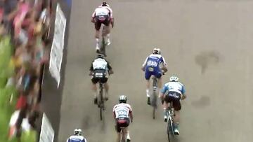 Gaviria en el sprint fina lde la cuarta etapa de la vuelta a san juan