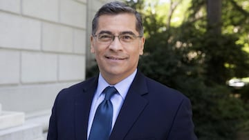 AME3709. WASHINGTON (ESTADOS UNIDOS), 07/12/2020.- Fotografía cedida hoy por el Equipo de Transición Biden-Harris que muestra a Xavier Becerra, trigésimo tercer procurador general de California, el primer latino en ocupar el cargo en sus 171 años de existencia.