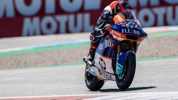 Fernández gana y Márquez se cae.