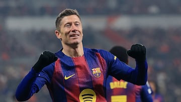 PRAGUE (Czech Republic), 21/01/2026.- Barcelona's Robert Lewandowski celebrates scoring the 2-4 goal during the UEFA Champions League match between SK Slavia Praha and FC Barcelona, in Prague, Czechia, 21 January 2026. (Liga de Campeones, Praga) EFE/EPA/MARTIN DIVISEK