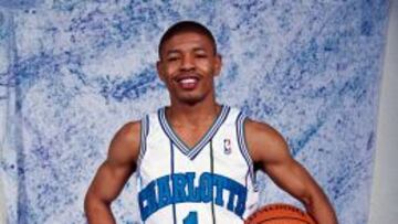 Muggsy Bogues, en una imagen de archivo, cuando era jugador de los Charlotte Hornets.