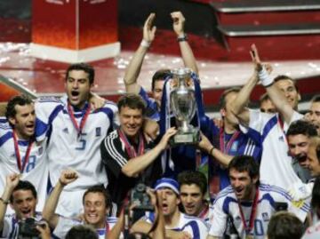 Grecia se coronó campeón de la Eurocopa 2004 al vencer 1-0 a Portugal en la final.