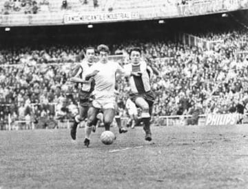 Su etapa en el Real Madrid le deparó un palmarés envidiable: seis Ligas en 12 años con el primer equipo, tres Copas y el cetro europeo. Velázquez también fue internacional con la Selección.