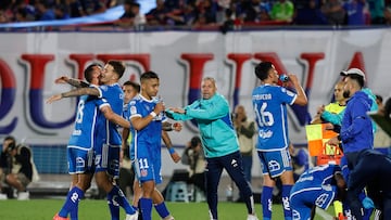 Futbol, Universidad de Chile vs Coquimbo Unido.
Copa Chile 2024.
El jugador de Universidad de Chile Luciano Pons, derecha, celebra su gol contra Coquimbo Unido durante el partido de vuelta de la semifinal nacional de la Copa Chile disputado en el estadio Nacional en Santiago, Chile.
13/10/2024
Pepe Alvujar/Photosport
Football, Universidad de Chile vs Coquimbo Unido.
2024 Copa Chile Championship.
Universidad de Chile's player Luciano Pons, right, celebrates his goal against Coquimbo Unido during the second leg of the national semi final the Copa Chile match held at the Nacional stadium in Santiago, Chile.
13/10/2024
Pepe Alvujar/Photosport