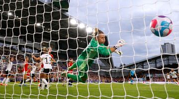 2-0. Alexandra Popp marca el segundo gol.