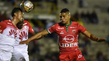 Santa Fe jugó con un hombre menos desde el minuto 11 y en el segundo tiempo no pudo contener el ataque de Patriotas, que se metió en zona de clasificación.