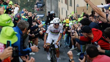UAE Team Emirates�s Slovenian rider Tadej Pogacar cycles in a lone breakaway in the final ascent to Bergamo to win the 119th edition of the Giro di Lombardia (Tour of Lombardy), a 238km cycling race from Como to Bergamo on October 11, 2025. (Photo by Luca BETTINI / POOL / AFP)