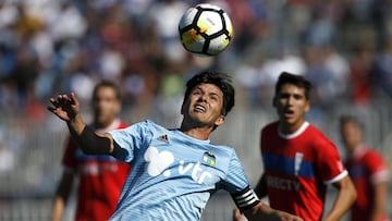 Futbol, O&#039;Higgins vs Universidad Catolica
 Novena fecha, campaonato nacional 2018
 El jugador de O&#039;Higgins Albert Acevedo controla el balon durante el partido de primera division contra Universidad Catolica disputado en el estadio El Teniente de