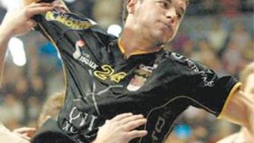 <b>IMPARABLE. </b>Alberto Entrerríos le bajó los humos al equipo magiar.