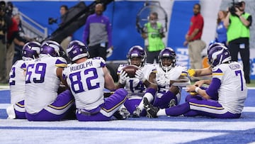 DETROIT, MI - NOVEMBER 23: The Minnesota Vikings celebrate a touchdown by quarterback Case Keenum #7 of the Minnesota Vikings during the first half at Ford Field on November 23, 2016 in Detroit, Michigan.   Dave Reginek/Getty Images/AFP
 == FOR NEWSPAPERS, INTERNET, TELCOS &amp; TELEVISION USE ONLY ==