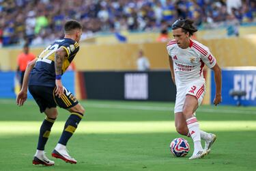 Durante algunos minutos del encuentro se le pudo ver desquiciado y fuera del partido. 