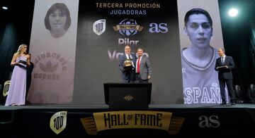 Pilar Valero recibe el galardón 'In Memoriam' en el Hall of Fame del baloncesto español. Fallece a los 52 años el 7 de noviembre de 2022. Juega 106 partidos con España, consigue el Eurobasket de 1993 en Perugia con la Selección. Gana la copa de Europa con el Godella.