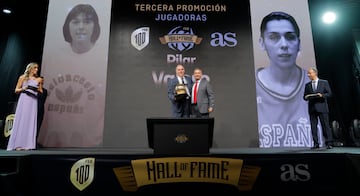 Pilar Valero recibe el galard¨®n 'In Memoriam' en el Hall of Fame del baloncesto espa?ol. Fallece a los 52 a?os el 7 de noviembre de 2022. Juega 106 partidos con Espa?a, consigue el Eurobasket de 1993 en Perugia con la Selecci¨®n. Gana la copa de Europa con el Godella.