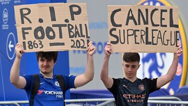 The European Super League talked about 15 founding clubs from England, Spain and Italy, with three about to be announced. Instead clubs are leaving…