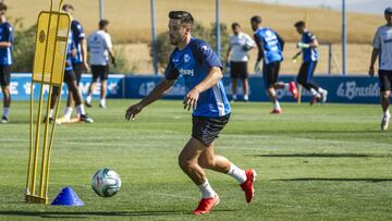 Luis Rioja, en un entrenamiento del Alav&eacute;s