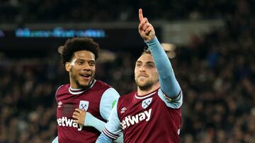 Soccer Football - Premier League - West Ham United v Leicester City - London Stadium, London, Britain - February 27, 2025 West Ham United's Jarrod Bowen celebrates scoring their second goal with Jean-Clair Todibo REUTERS/Ian Walton EDITORIAL USE ONLY. NO USE WITH UNAUTHORIZED AUDIO, VIDEO, DATA, FIXTURE LISTS, CLUB/LEAGUE LOGOS OR 'LIVE' SERVICES. ONLINE IN-MATCH USE LIMITED TO 120 IMAGES, NO VIDEO EMULATION. NO USE IN BETTING, GAMES OR SINGLE CLUB/LEAGUE/PLAYER PUBLICATIONS. PLEASE CONTACT YOUR ACCOUNT REPRESENTATIVE FOR FURTHER DETAILS..