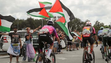 Pro-Palestinian protests force early finish at La Vuelta a España stage