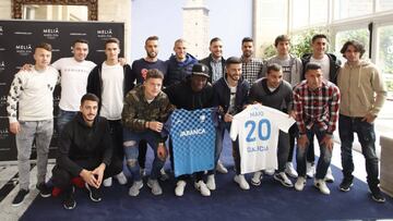 Foto de familia. El combinado gallego se concentró ayer.