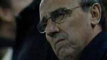 <b>EL 'SOCI' PIDIÓ SU DIMISIÓN</b> Una nueva derrota, y contundente, colmó la paciencia de la afición azulgrana, que pidió voz en grito y pañuelo en mano la dimisión de Gaspart.