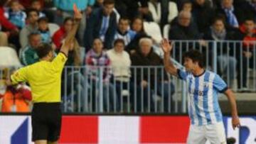 Pablo Pérez se fue indignado por la roja que le mostró Delgado Ferreiro.