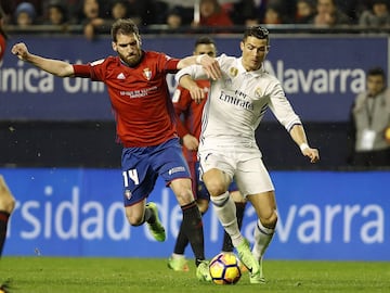 Fausto Tienza debut en Primera Divisin con el Betis, pero se asent con Osasuna.