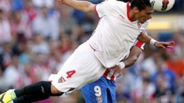 <b>A?O Y MEDIO. </b>Mart¨ªn C¨¢ceres ha militado en el Sevilla una temporada y media; le cost¨® al club nervionense tres millones.