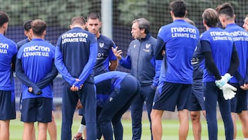 11/10/22 ENTRENAMIENTO DEL LEVANTE UD -
FELIPE MIÑAMBRES