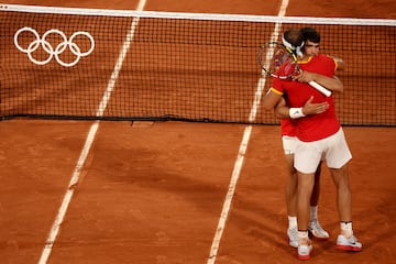 Rafa Nadal se despide de los Juegos Olímpicos tras caer en el dobles con Carlos Alcaraz frente a Rajeev Ram y Austin Krajicek.