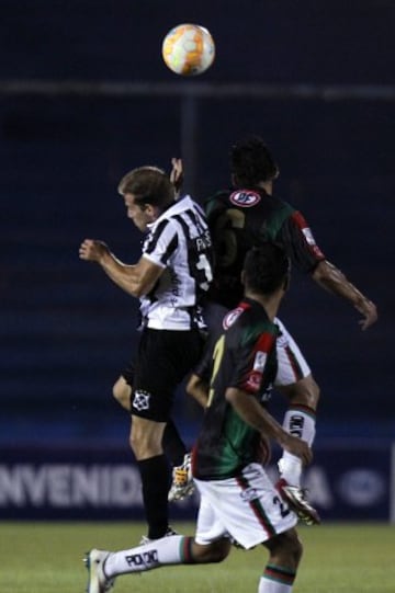 Palestino se encontró con un rival que le planteo un juego parecido al que practican ellos.