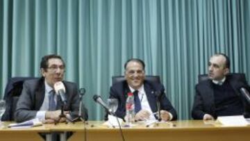 Tebas y Comas, en la presentación de la Cátedra del Decano.