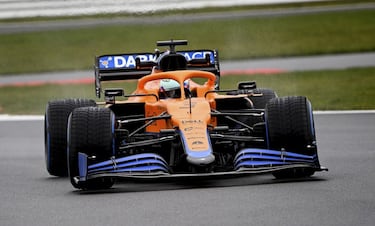 Con la llegada del australiano a McLaren y su dorsal 3, la escudería de Woking evocará viejos tiempos, en los que dos compañeros de equipo llevaban números consecutivos. La razón por la que Ricciardo ha hecho suyo el dorsal 3 tiene que ver con el automovilismo, pero con una especialidad bastante alejada a los monoplazas: la NASCAR. Y es que el piloto de McLaren explica cómo escogió el 3: “Fue el primer número con el que he corrido, lo recibí cuando yo corría en go-karting, y se me quedó más o menos para el resto largo de mi carrera de karting. Una vez me dieron el número 3, me di cuenta de que uno de mis héroes, el último, Dale Earnhardt, llevaba también el número tres en la NASCAR”.
