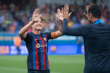 Alexia Putellas muy feliz tras conquistar un nuevo título. 