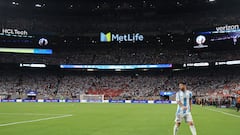 EAST RUTHERFORD, NEW JERSEY - JUNE 25: Lionel Messi of Argentina walks on the pitch during the CONMEBOL Copa America 2024 match between Chile and Argentina at MetLife Stadium on June 25, 2024 in East Rutherford, New Jersey.   Rob Carr/Getty Images/AFP (Photo by Rob Carr / GETTY IMAGES NORTH AMERICA / Getty Images via AFP)