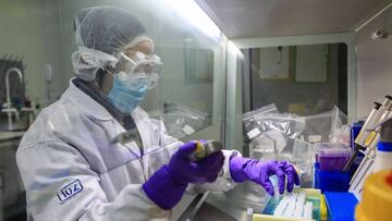 This photo taken on March 17, 2020 shows a laboratory technician working on testing samples from people to be tested for the COVID-19 coronavirus at a laboratory in Changzhou in China's eastern Jiangsu province. - China on March 19 marked a major milestone in its battle against the coronavirus pandemic as it recorded zero domestic infections for the first time since the outbreak emerged, but a spike in imported cases threatened its progress. (Photo by STR / AFP) / China OUT
