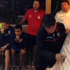 Los mega papelógrafos de 'Clavito' Godoy en Santiago Morning