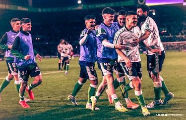 Partidazo de Peio Canales, con la misma carta de presentación que Iñigo Vicente. Mucha magia en el 18 del Racing, que provocó una expulsión, dio una asistencia y marcó un gol, tras un recorte espectacular.