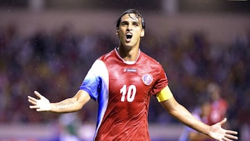 Bryan Ruiz sigue a la espera de arreglar los problemas con Santos de Brasil, pues quiere volver a Europa o dirigirse a la MLS para continuar su carrera.