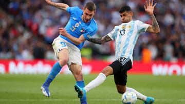 LONDON, ENGLAND - JUNE 01: Andrea Belotti of Italy is challenged by Cristian Romero of Argentina during the 2022 Finalissima match between Italy and Argentina at Wembley Stadium on June 01, 2022 in London, England. (Photo by Catherine Ivill - UEFA/UEFA via Getty Images)