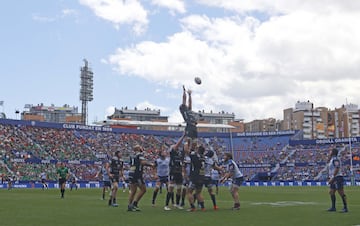 El VRAC, campeón de la Copa del Rey,  siempre mandó en el marcador y fue superior físicamente a El Salvador. Más de 15.000 personas poblaron las gradas del Ciudad de Valencia.