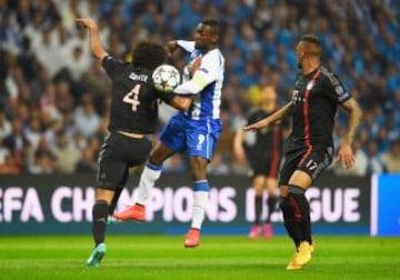 Jackson enfrentó mano a mano al portero campeón del mundo que lo derribó antes del minuto de juego