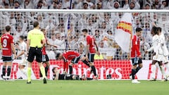 Los jugadores del Celta se lamentan por un gol encajado en el Bernabéu contra el Real Madrid.