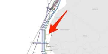 El cable oce&aacute;nico que tuvo el problema. El resto de l&iacute;neas son otros cables de Red submarinos.