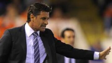<b>DESESPERADO. </b>Míchel gesticula durante un partido del Getafe.