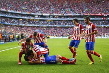 Celebración del gol de Godín. 0-1.