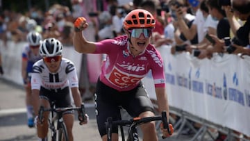 Marianne Vos celebra su tercer triunfo en el presente Giro Rosa.