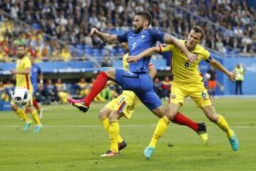 Olivier Giroud y Vlad Chiriches.