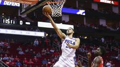 Ben Simmons y Embiid dominan a los Rockets